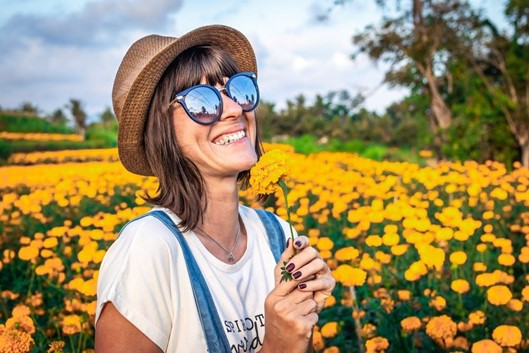 Fix a Gap Between Teeth Before the Summer with Dental Implants